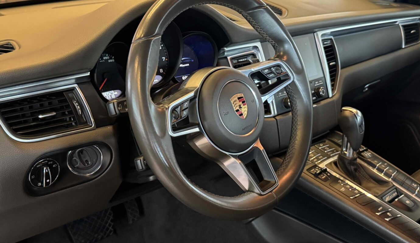 PORSCHE MACAN 2017