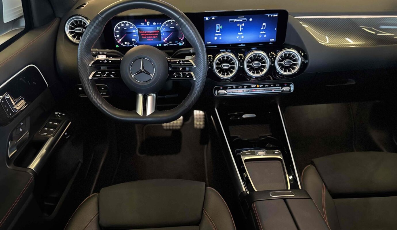 MERCEDES-BENZ GLA 200 2024