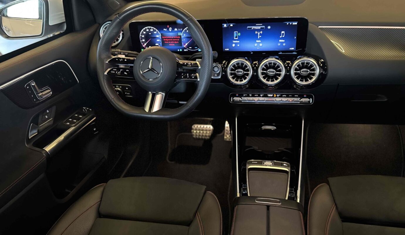 MERCEDES-BENZ GLA 200 2024