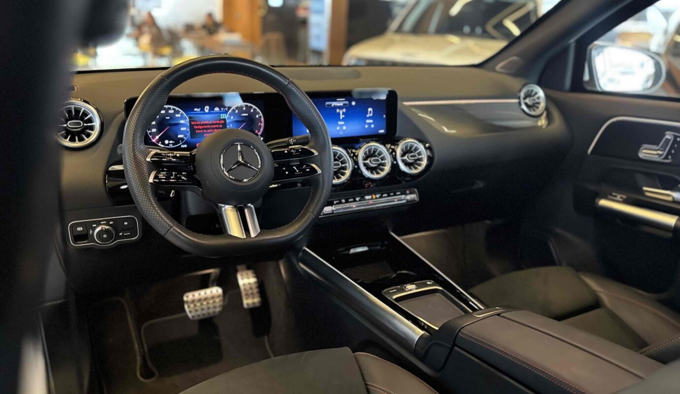 MERCEDES-BENZ GLA 200 2024
