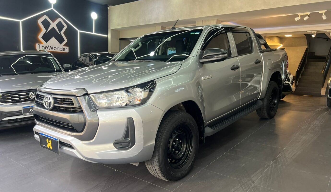 TOYOTA HILUX 2023
