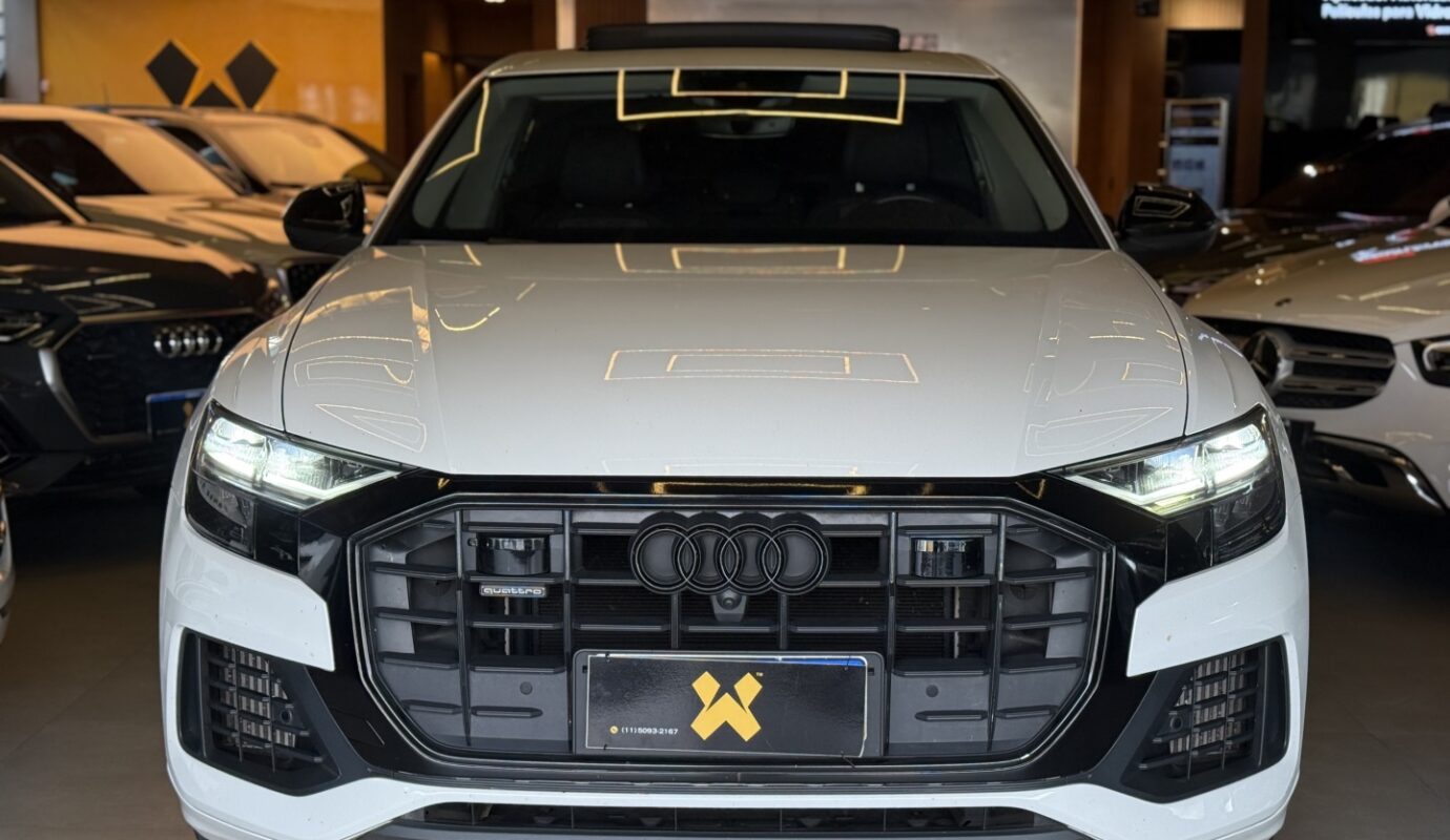 AUDI Q8 2021