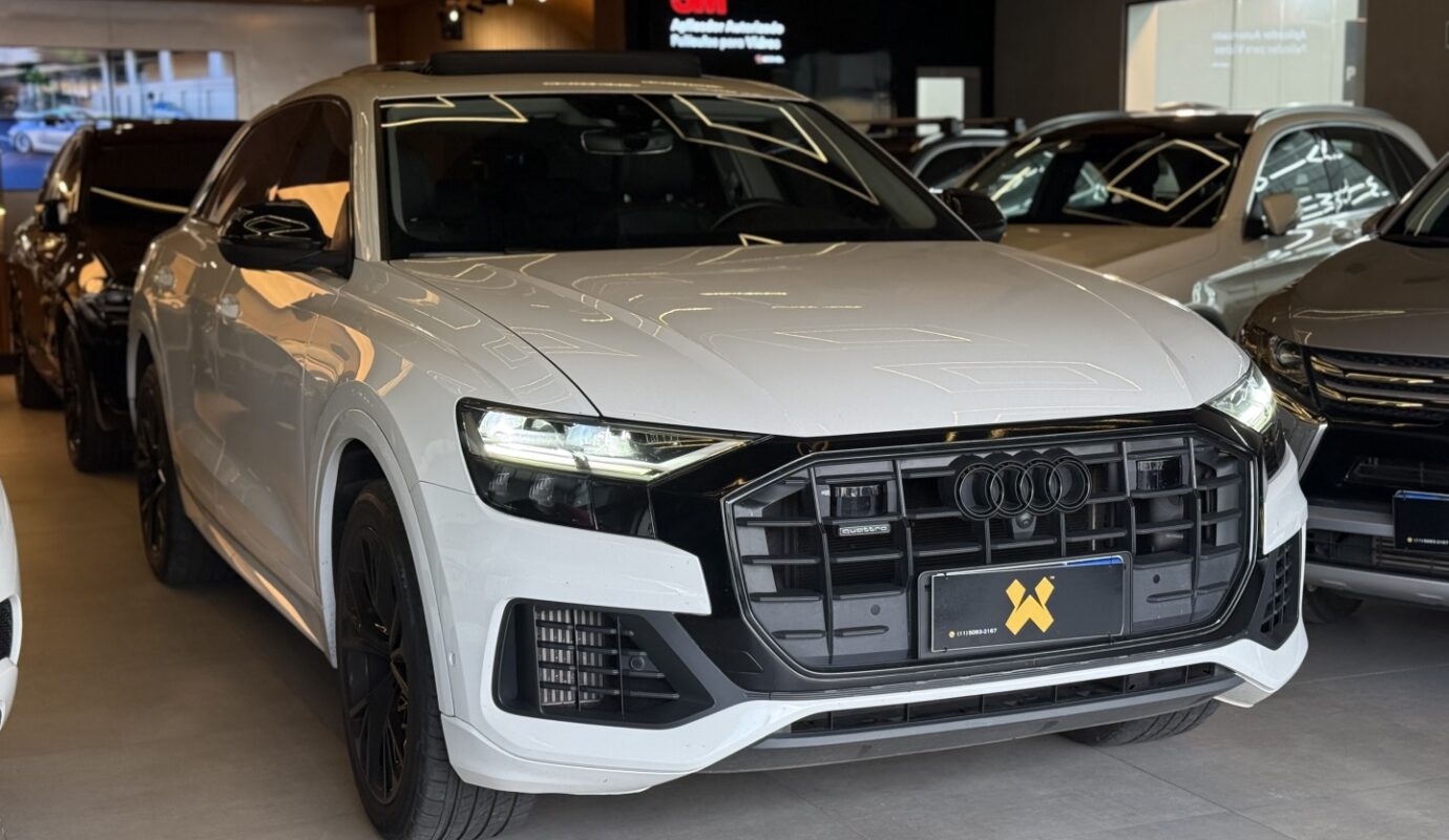AUDI Q8 2021