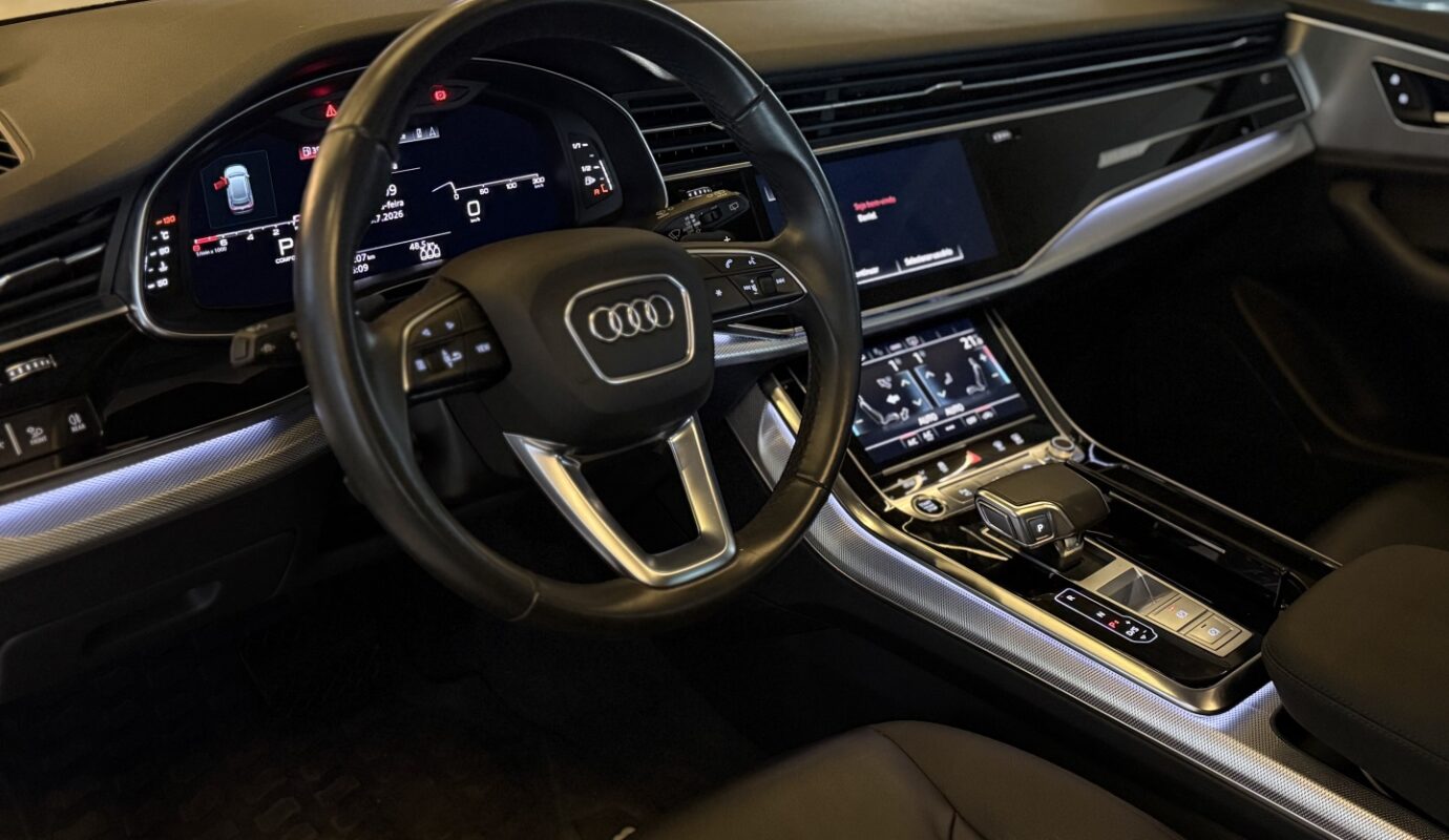 AUDI Q8 2021