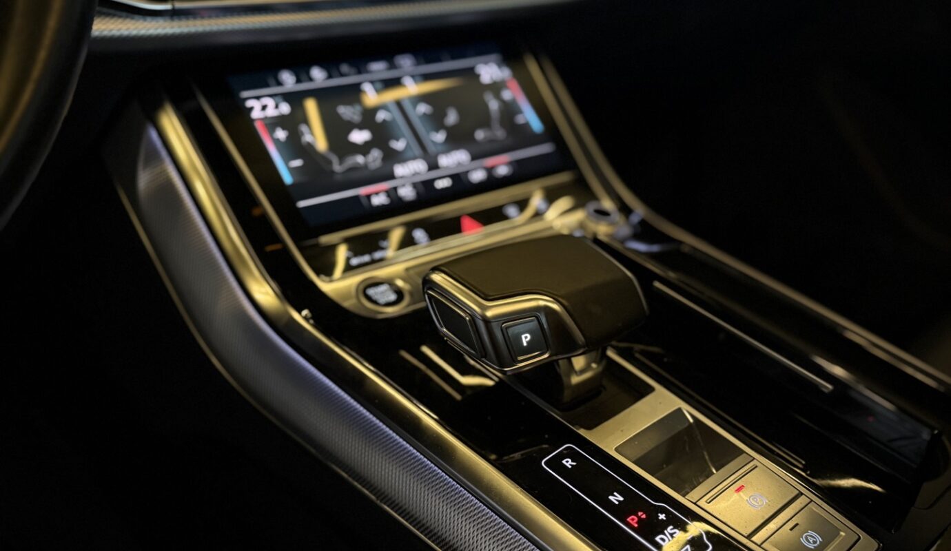 AUDI Q8 2021