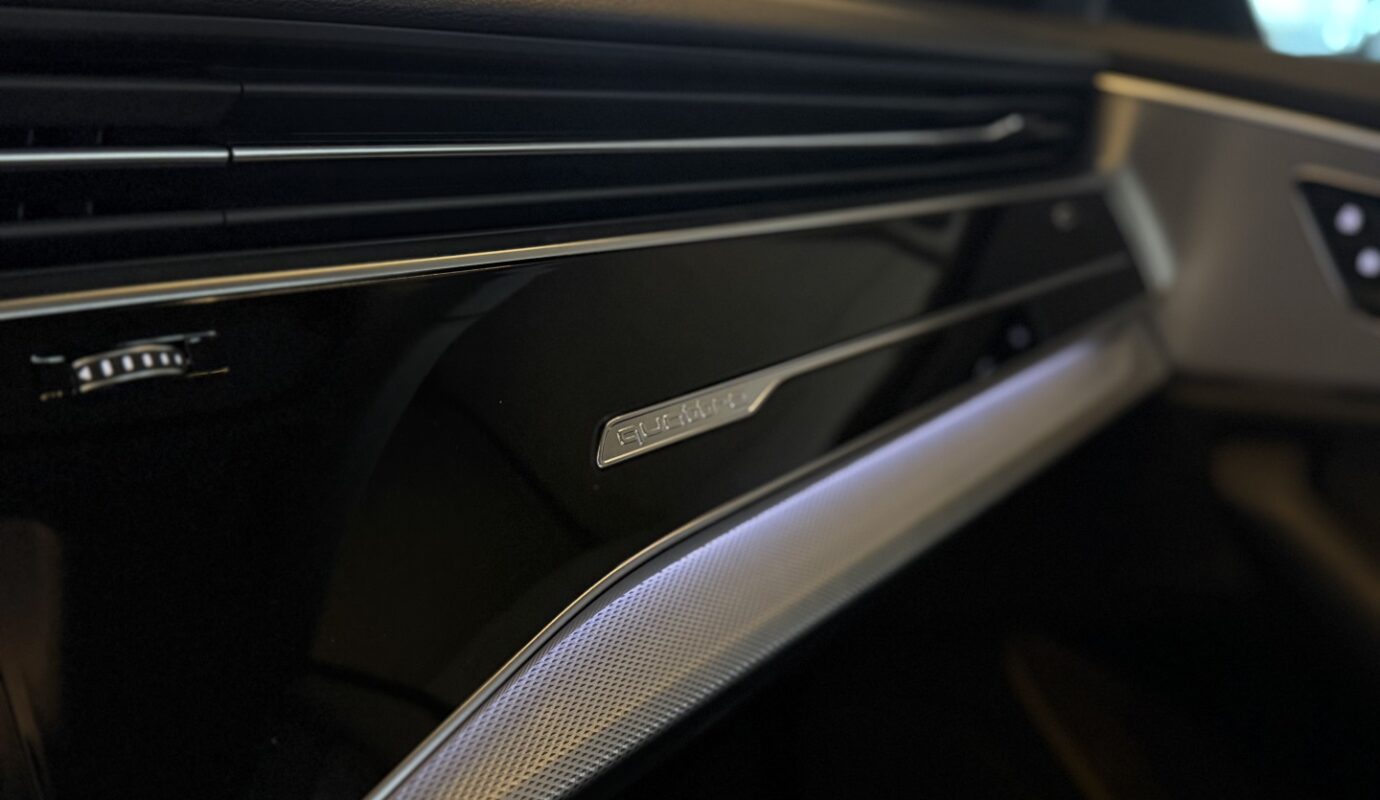 AUDI Q8 2021