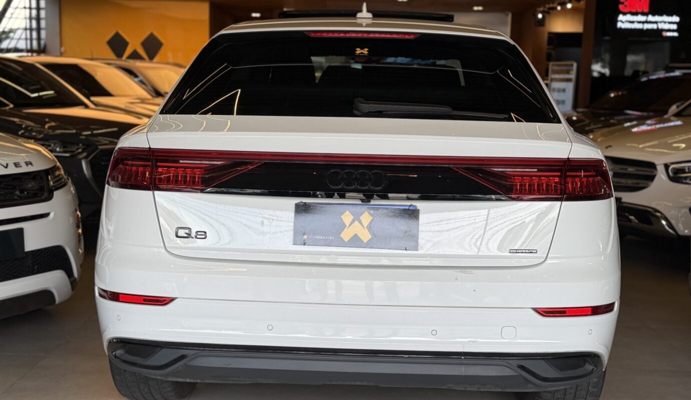 AUDI Q8 2021