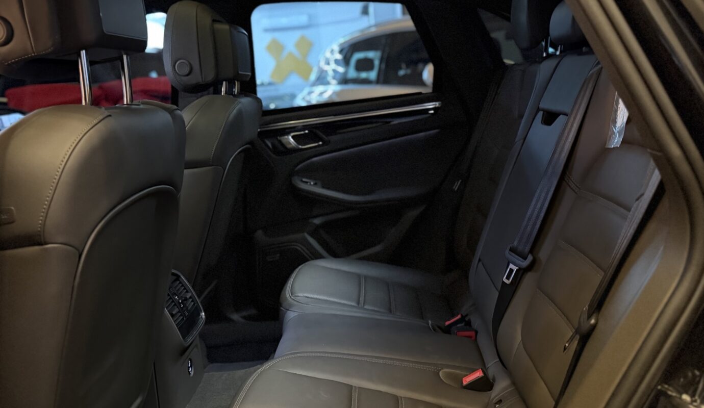 PORSCHE MACAN 2025