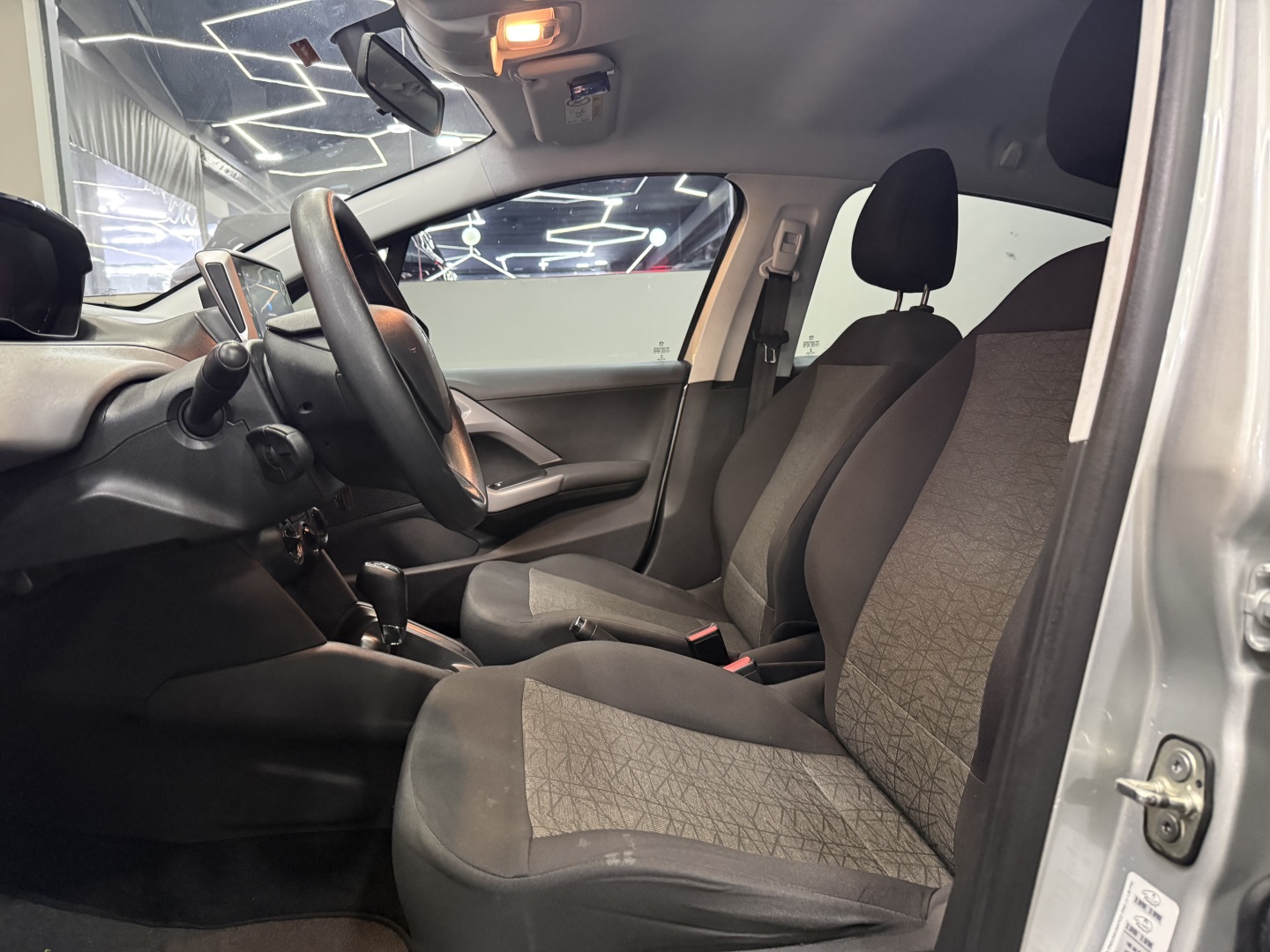 PEUGEOT 208 2020