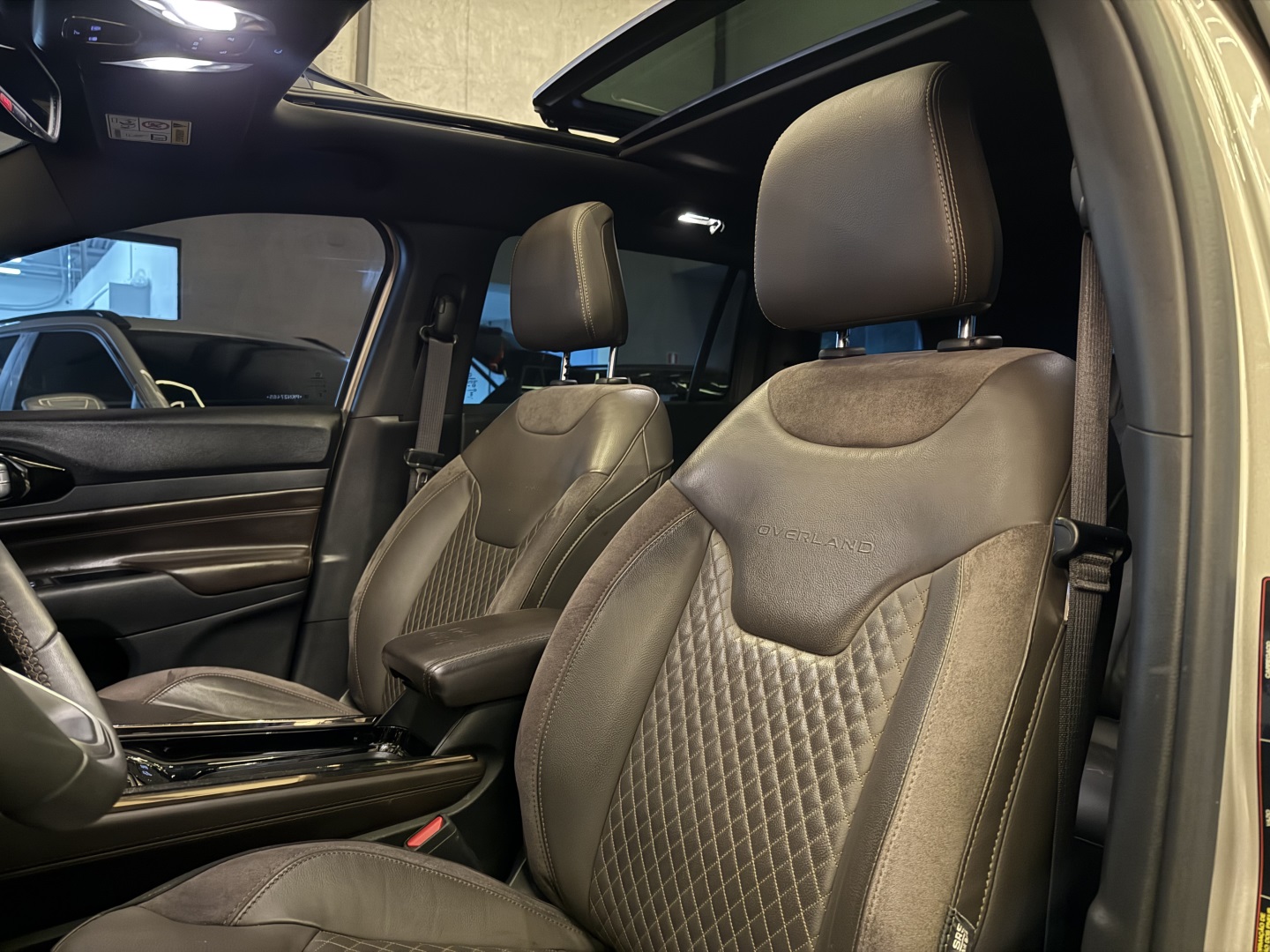 JEEP COMMANDER 2023