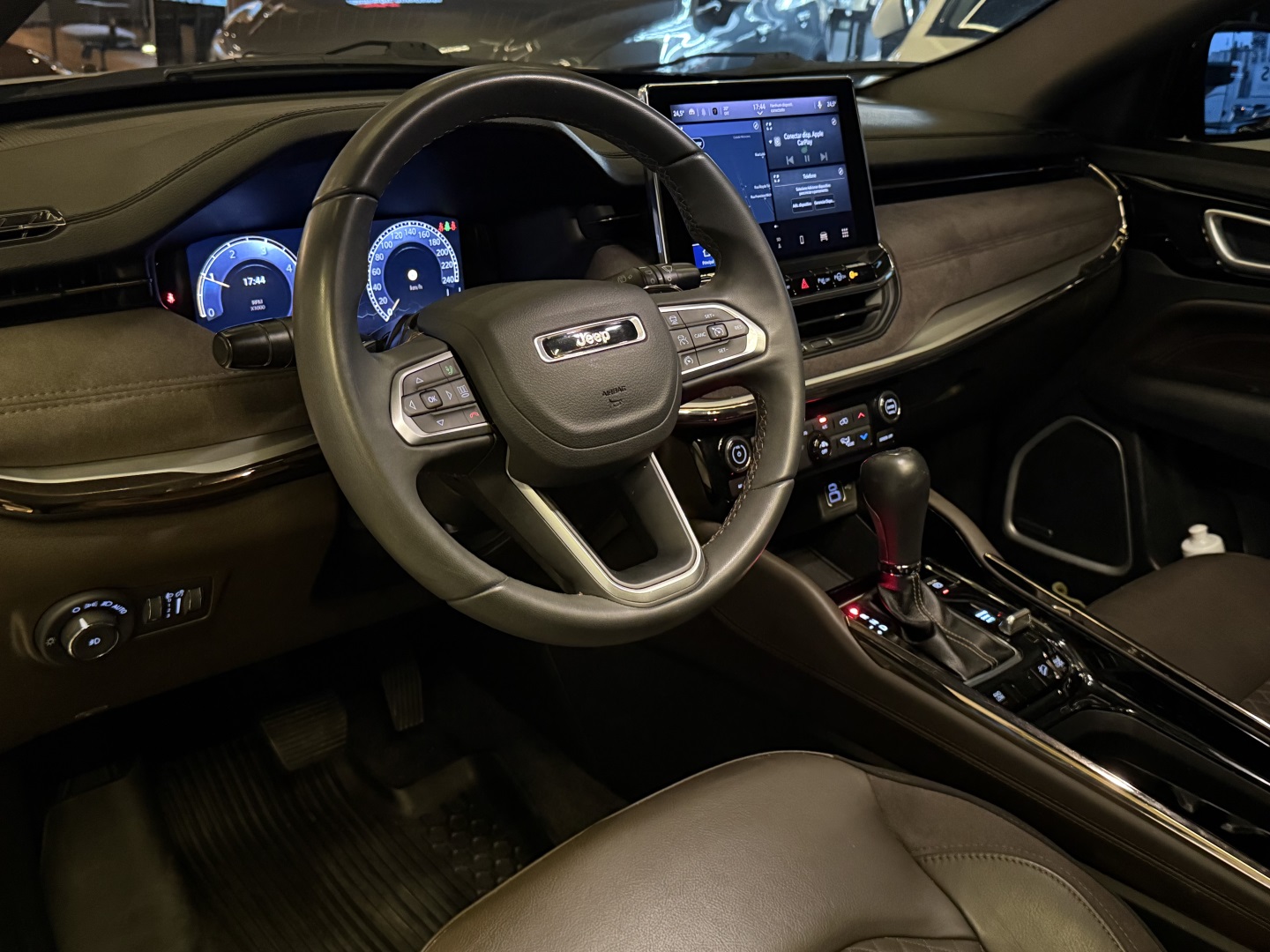 JEEP COMMANDER 2023