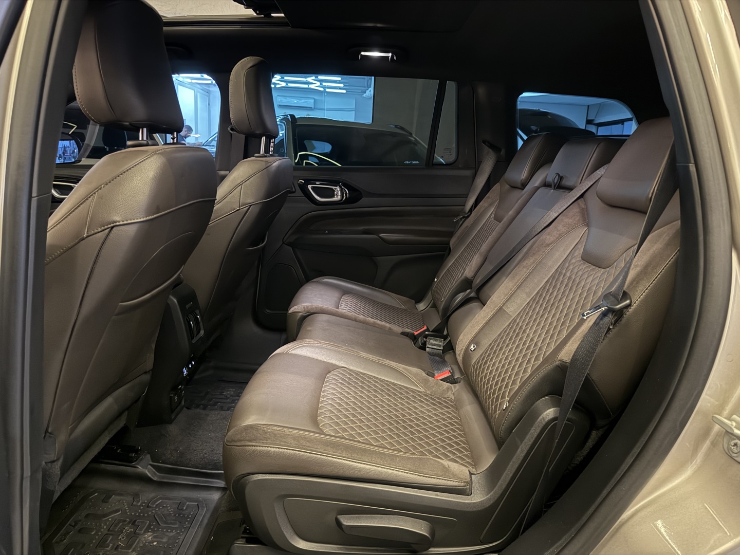 JEEP COMMANDER 2023