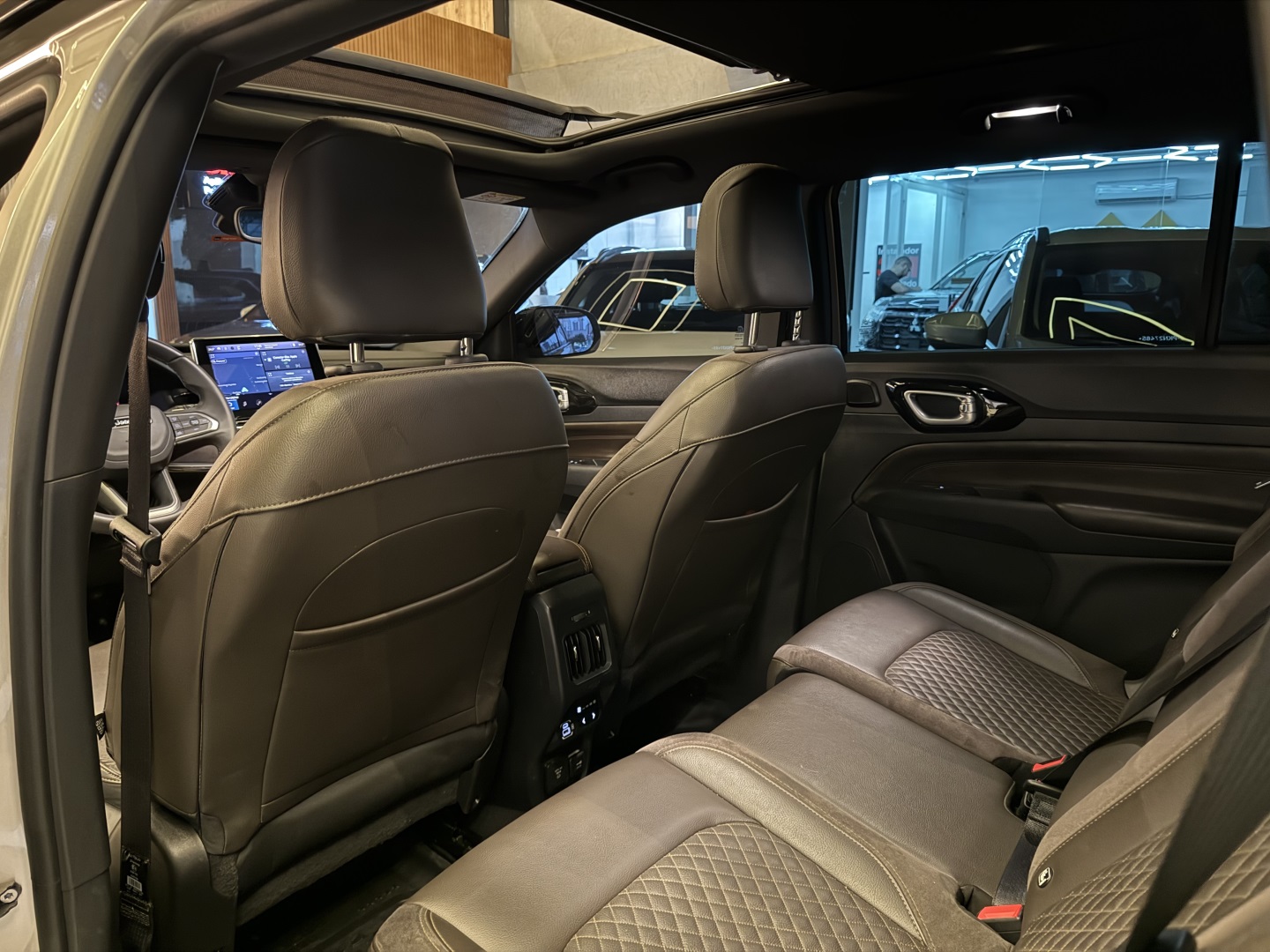 JEEP COMMANDER 2023