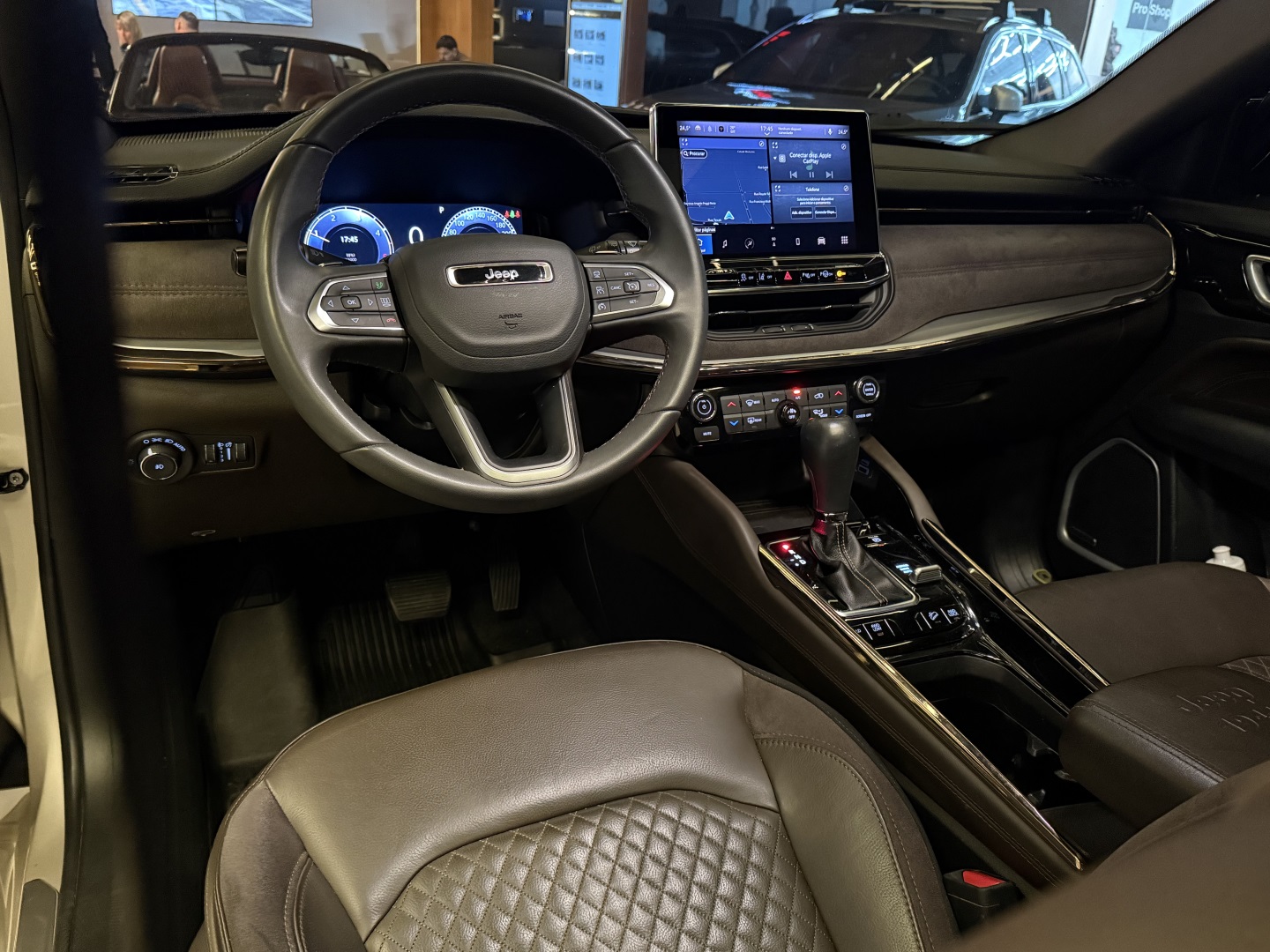 JEEP COMMANDER 2023