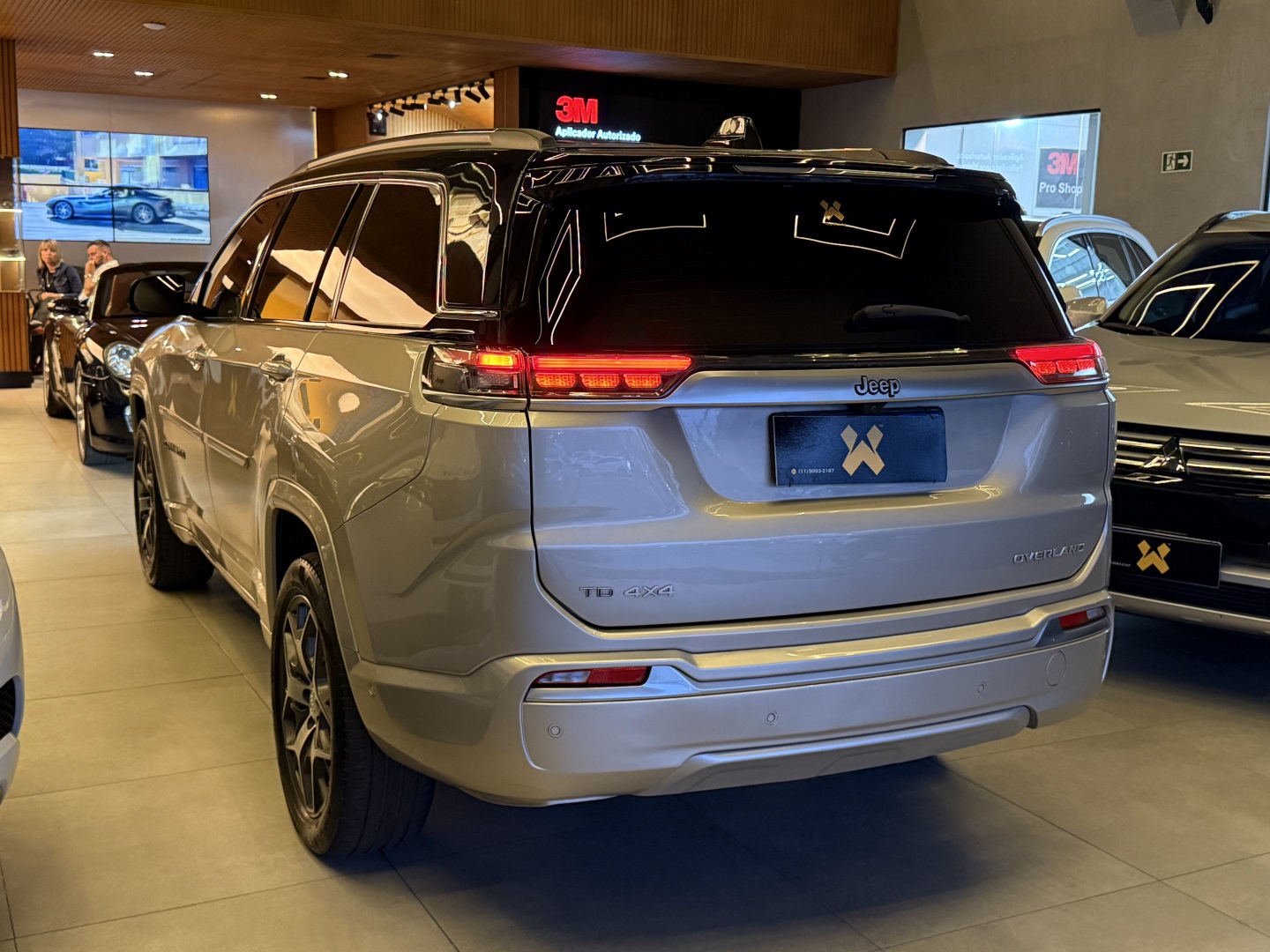 JEEP COMMANDER 2023