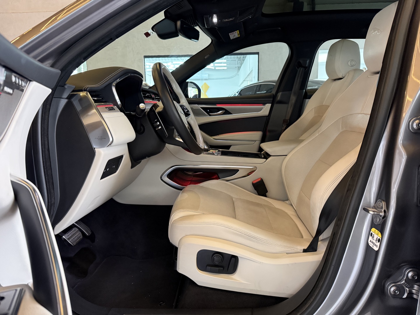 JAGUAR F-PACE 2024