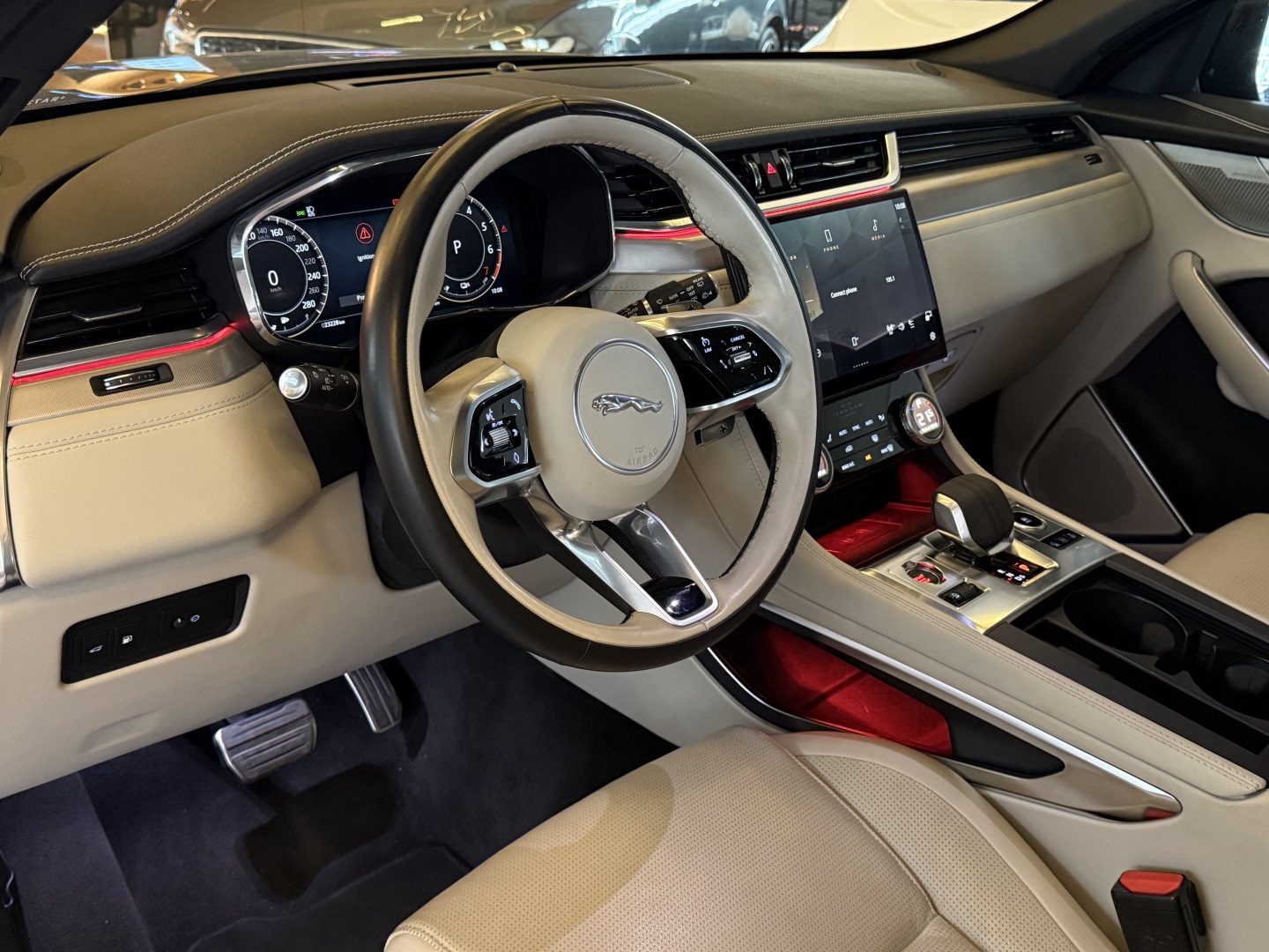 JAGUAR F-PACE 2024