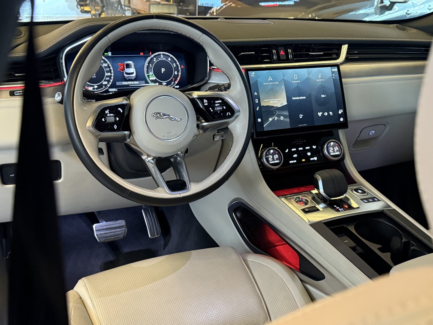 JAGUAR F-PACE 2024