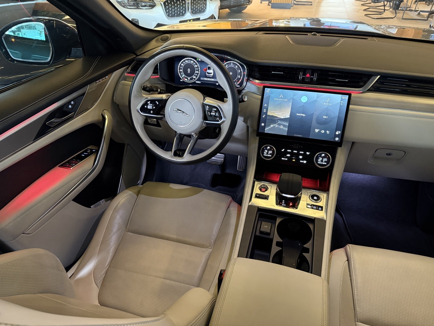 JAGUAR F-PACE 2024