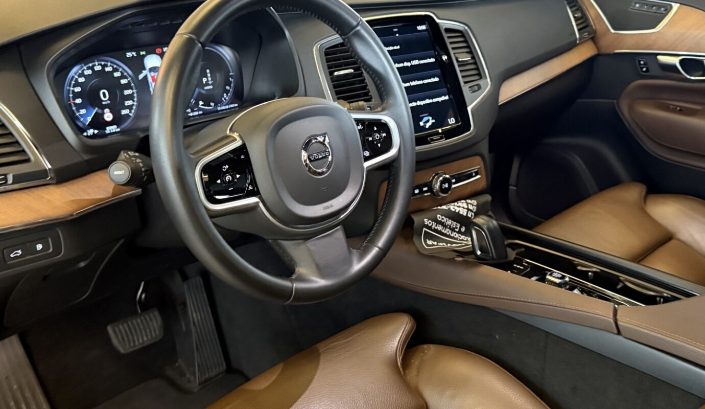 VOLVO XC90 2021