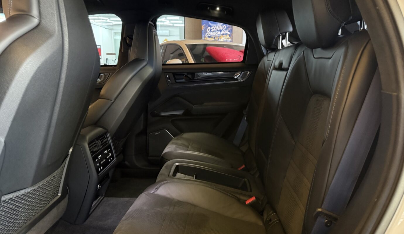 PORSCHE CAYENNE 2024