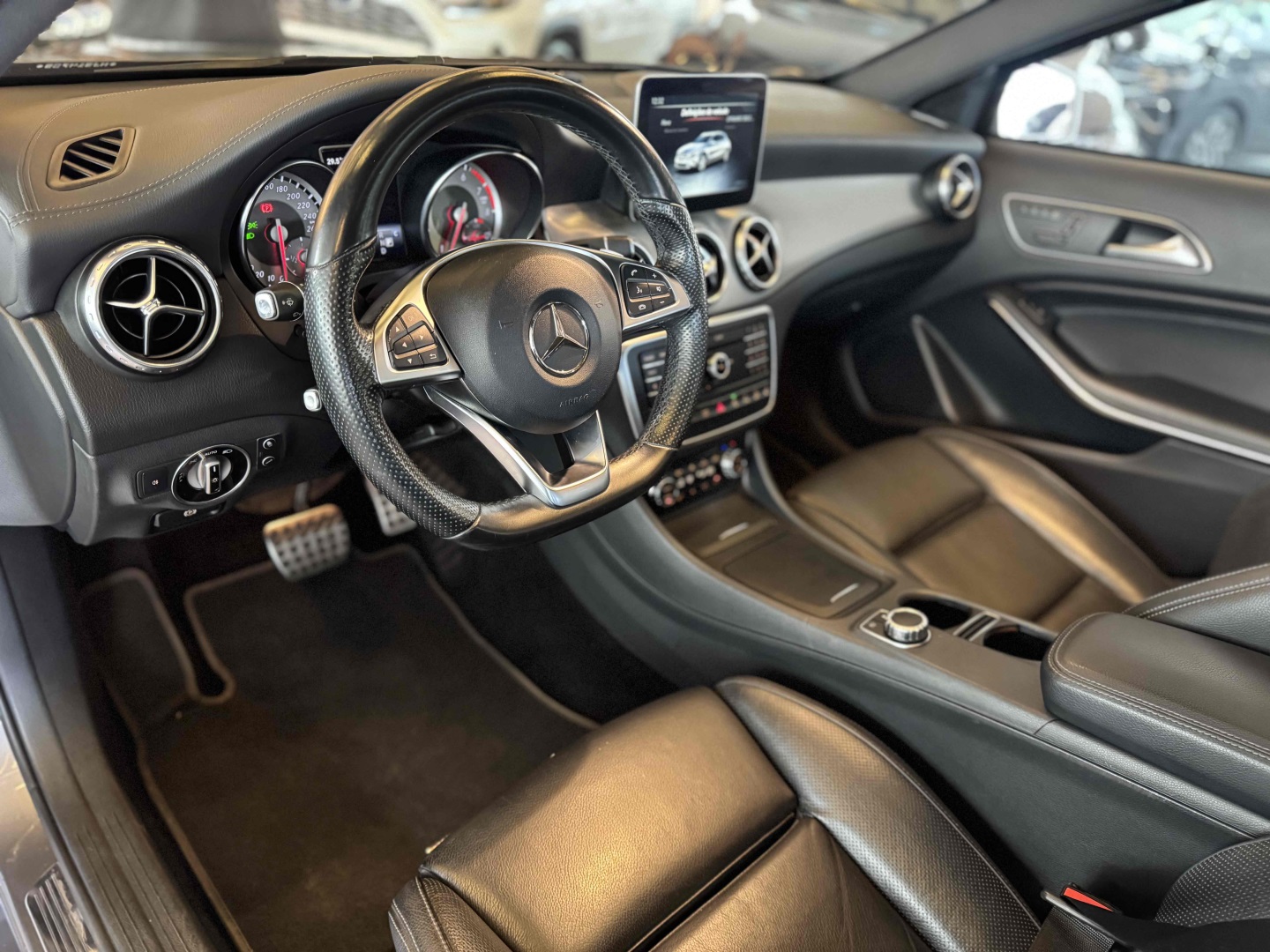 MERCEDES-BENZ GLA 250 2017