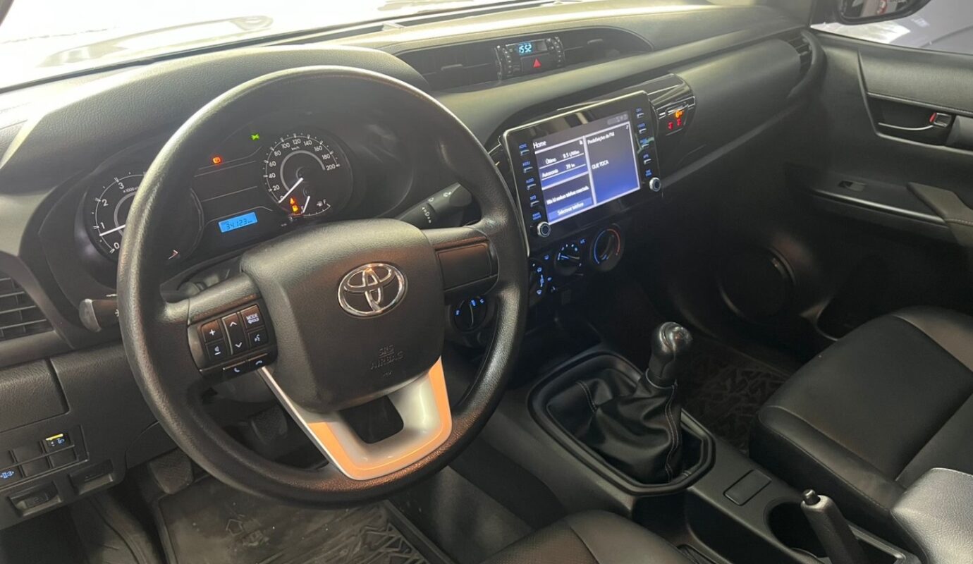 TOYOTA HILUX 2023
