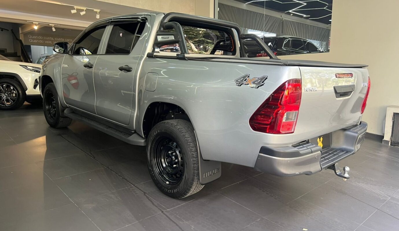 TOYOTA HILUX 2023