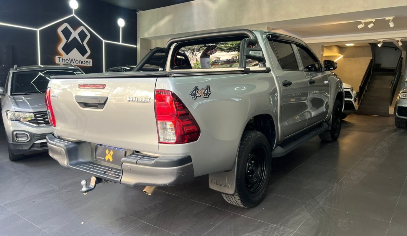 TOYOTA HILUX 2023