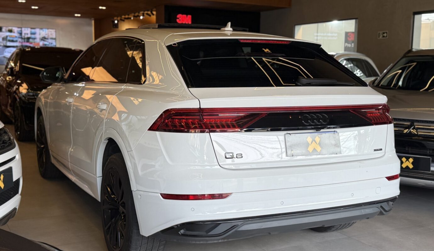 AUDI Q8 2021