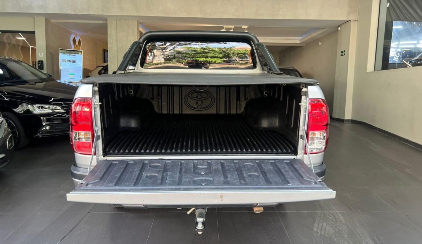 TOYOTA HILUX 2023